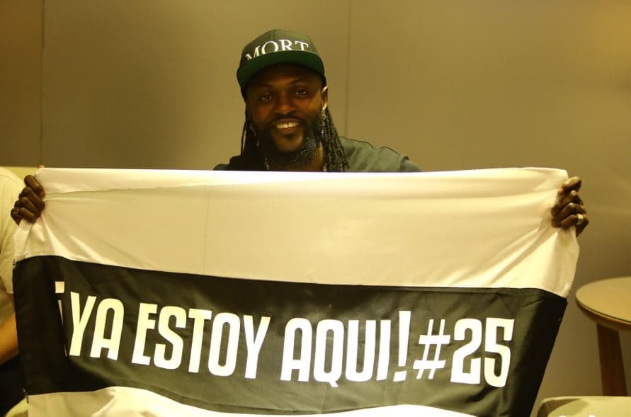 Aficionados del Olimpia enloquecen con la llegada de Adebayor
