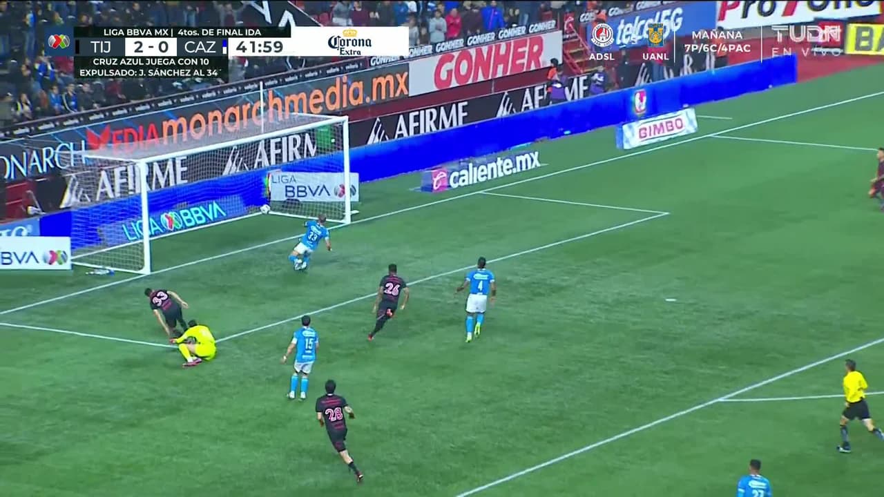 ¡GOL!  anota para Club Tijuana. Emanuel Reynoso