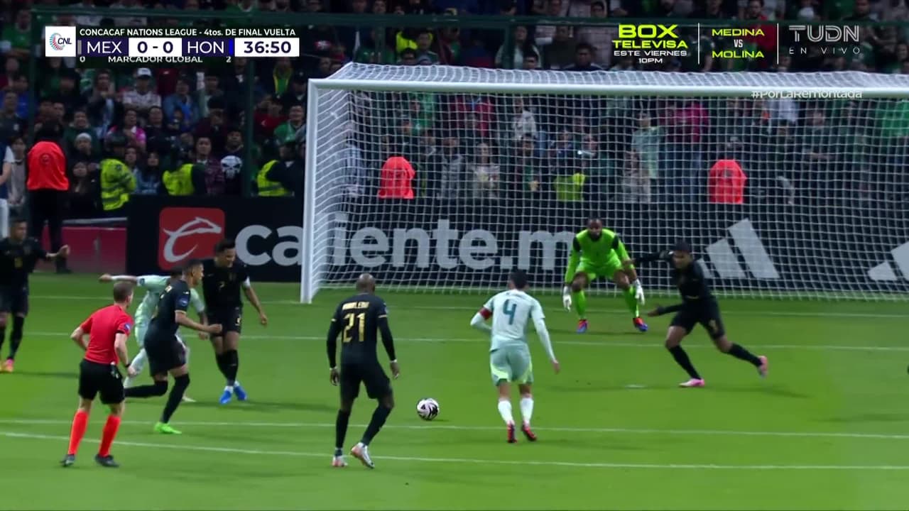 ¡Cerca el primer gol! Edson le pega desviado de la portería de Honduras