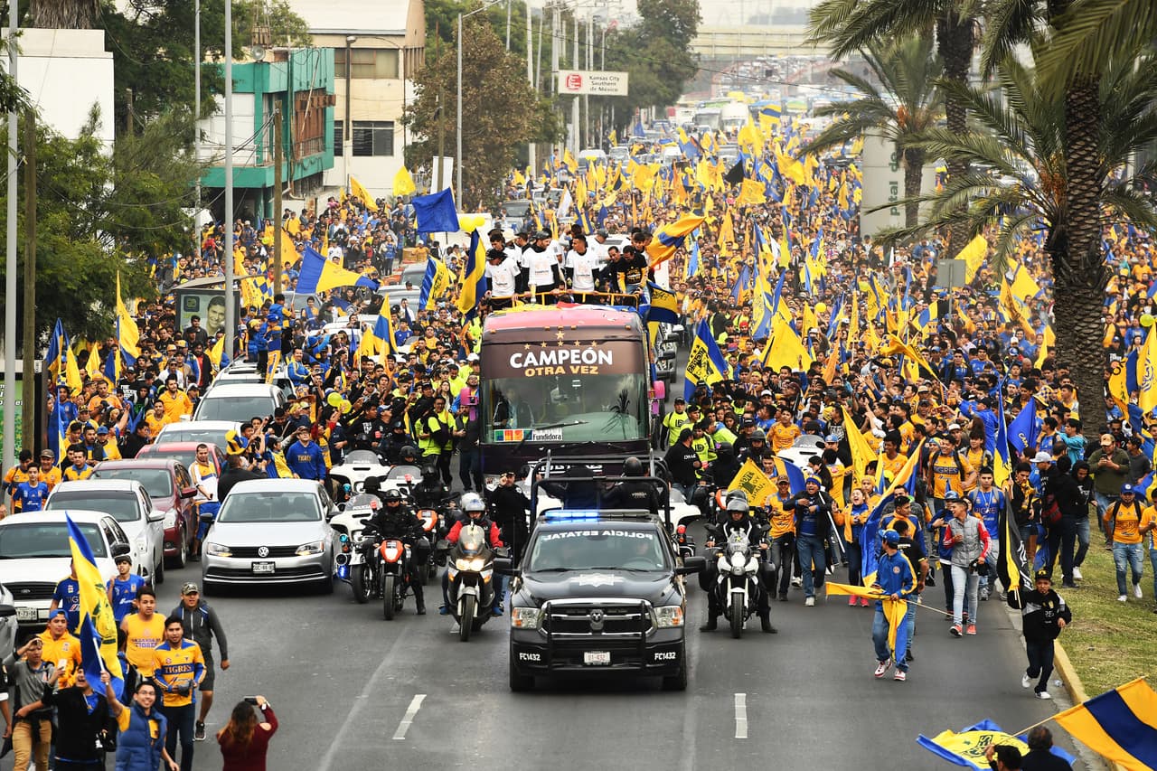 Tigres desfiló por las calles de Monterrey como campeón del Apertura 2017.