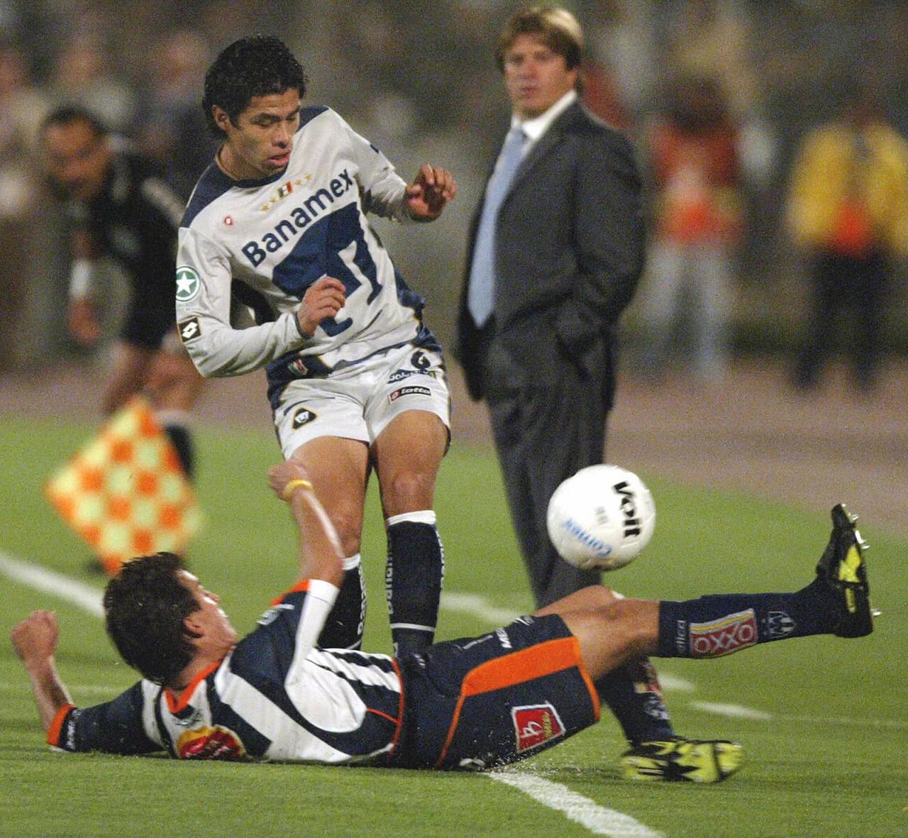 <b>Gonzalo Pineda en Pumas:</b> el volante es canterano de los Universitarios y debutó allí en 2003, para ser bicampeón en el club en 2004.