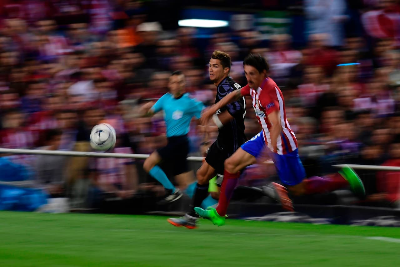 El vértigo con el que se disputaron los primeros minutos del partido apenas fueron parte de una emotiva anécdota, pues los visitantes lograron controlar em ímpetu local.