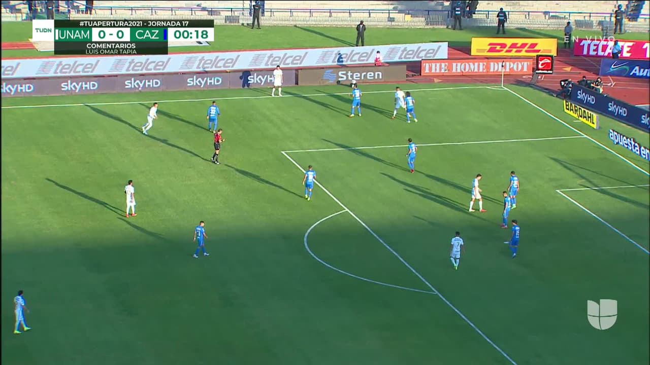 Arranca el partido y la pelota está en juego.