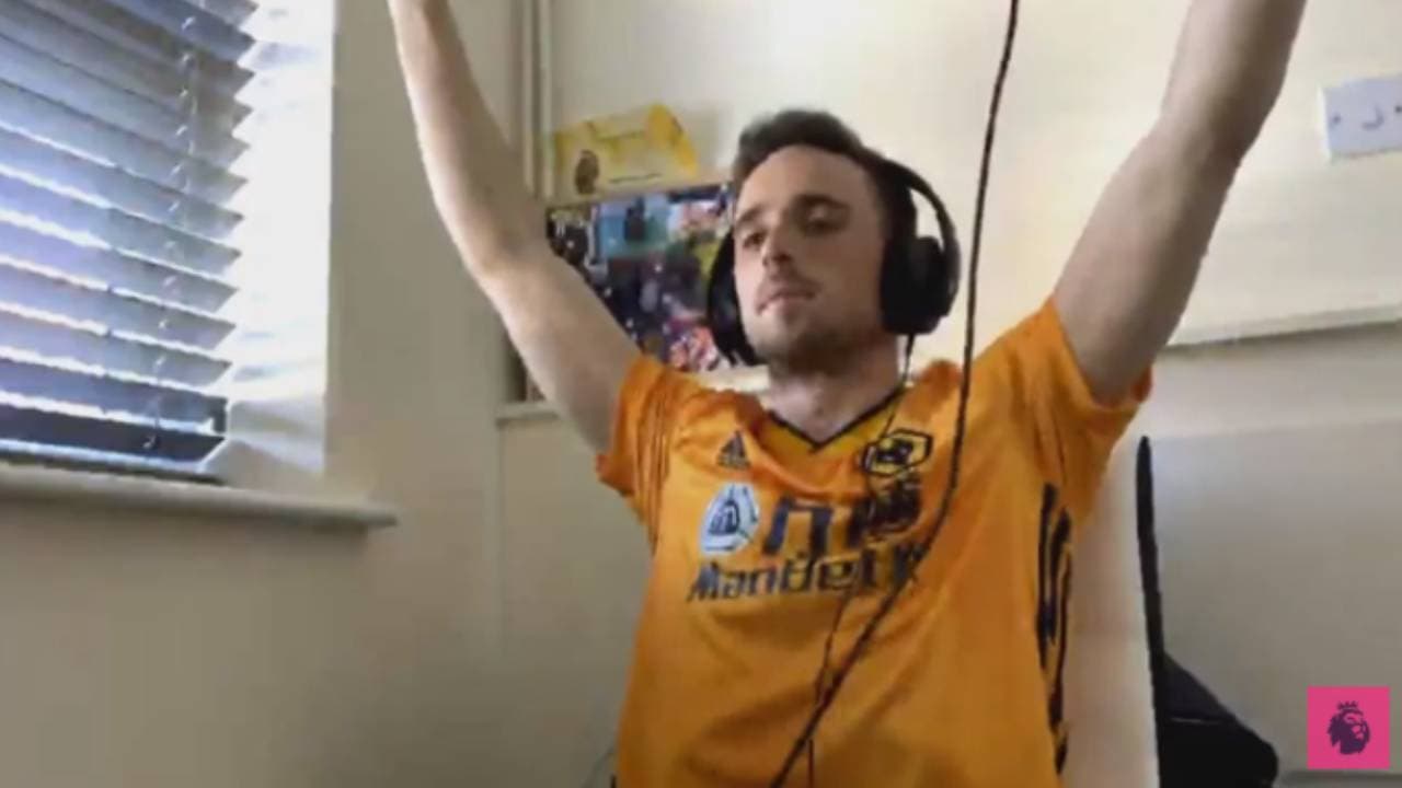 Los Wolves, manejados por Diogo Jota, dieron vuelta al marcador en tiempo añadido. El virtual de Raúl Jiménez hizo el gol para derrotar al Liverpool 2-1.