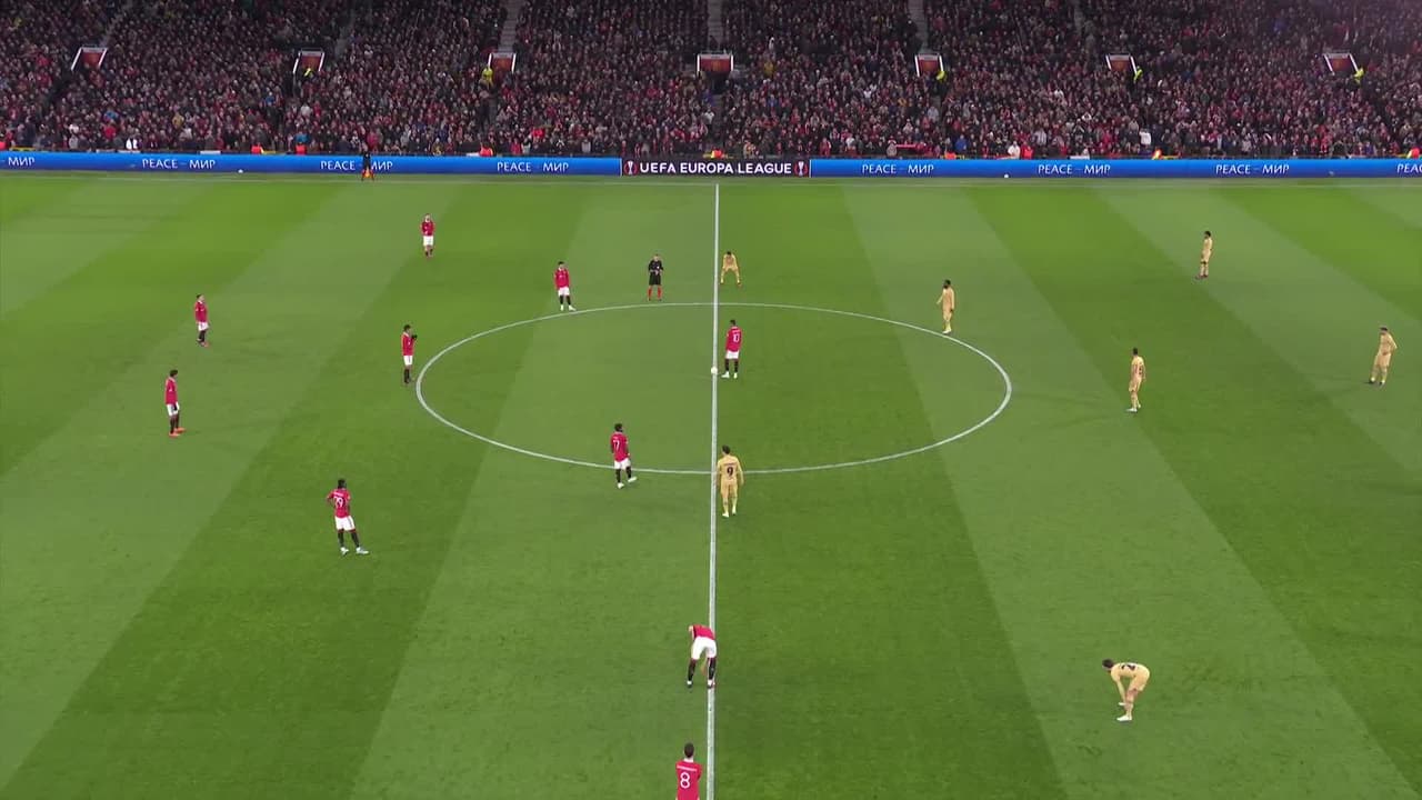 Arranca el partido y la pelota está en juego.