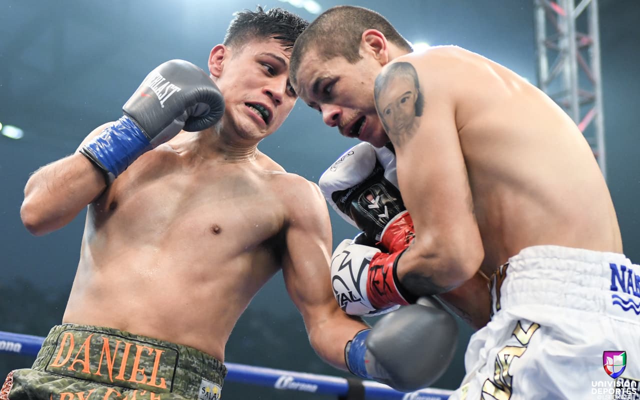 En la pelea coestelar de la noche, el campeonato supergallo de la Asociación Mundial de Boxeo (AMB), Daniel Roman le quitó el invicto al mexicano Moisés 'Chucky' Flores por amplia decisión unánime. Las tarjetas fueron de 116-112, 118-110 y 120-108 para el campeón.
