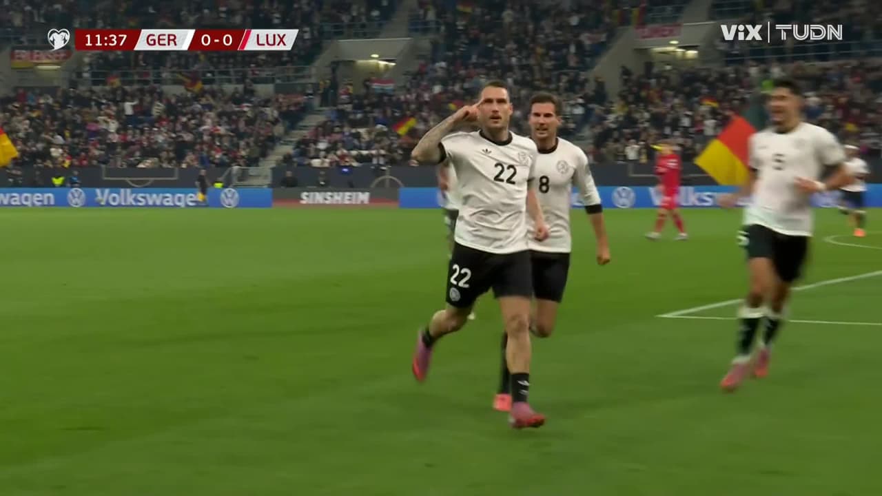 ¡Vaya golazo! Raum pone el primero de Alemania de tiro libre