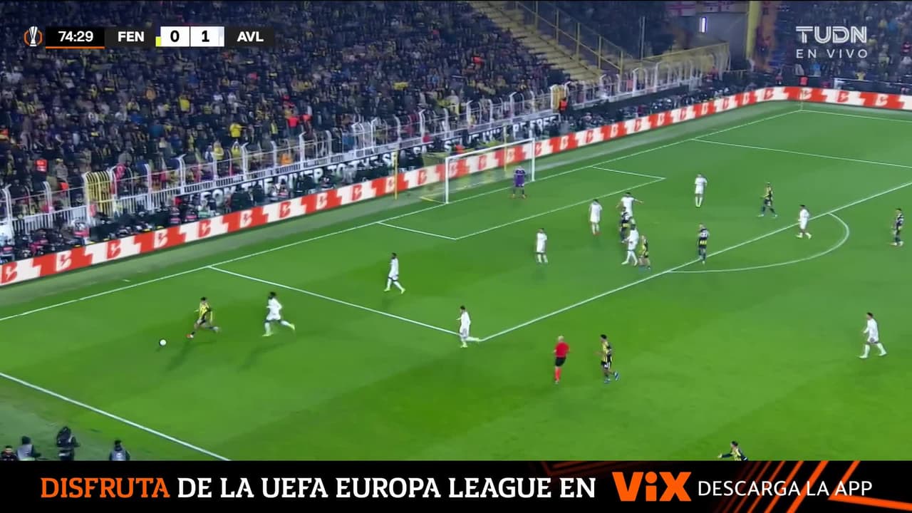 ¡Gooool... pero anulado por fuera de lugar! Fenerbahçe tuvo el empate pero estaban adelantados