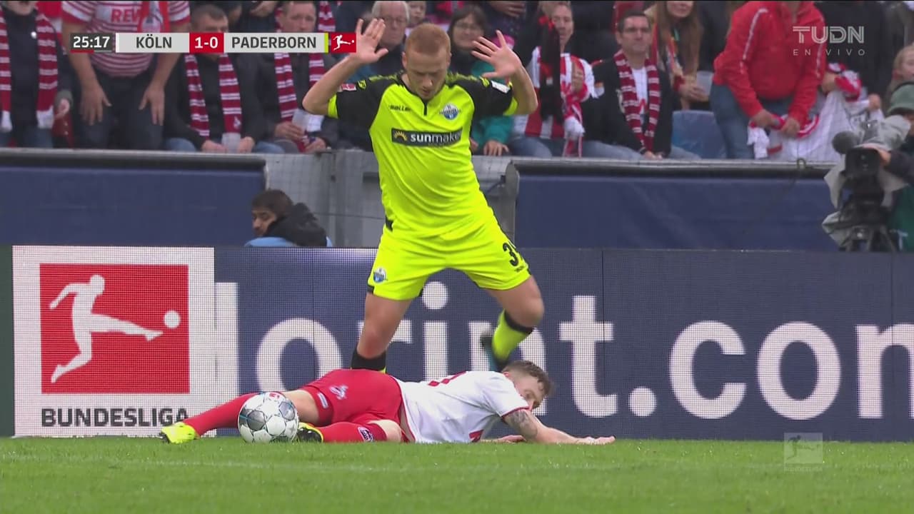 ¿Penal? Kainz es derribado en el área y el estadio pide la pena máxima