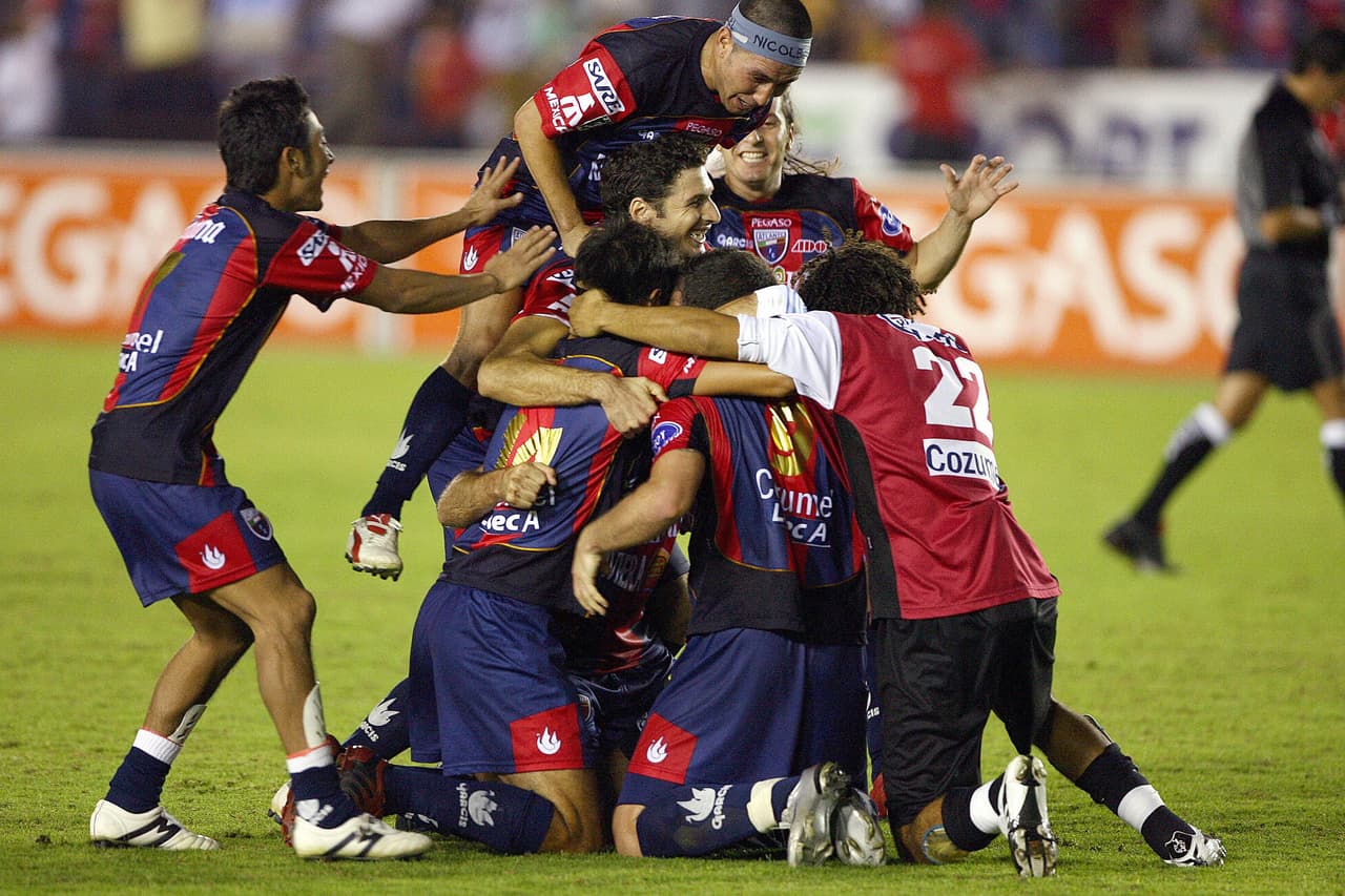 El Apertura del 2007 dejó a Chivas de nuevo en las semifinales contra Atlante tras igualar 1-1 en la serie, que clasificó a la final por sumar más puntos en todo el torneo. Los 'Potros' fueron campeones.