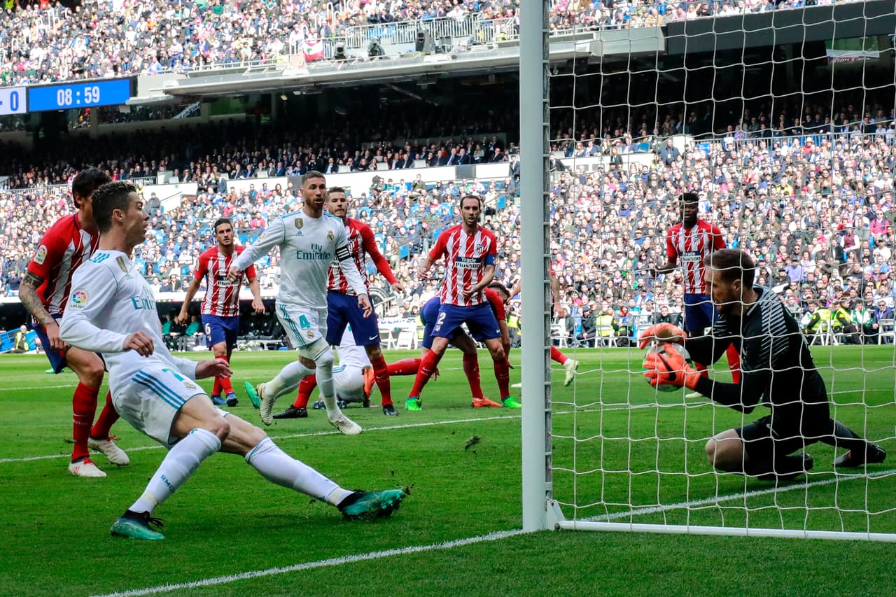 Los Merengues siguen dejando puntos en el camino en la presente temporada. Con sólo 64 puntos en en 31 encuentros, están cuartos en la clasificación general. Mala temporada para el Madrid en La Liga.