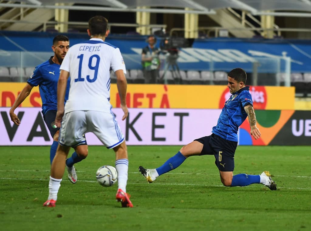 Edin Dzeko adelantó a los visitantes a los 57’ de juego. Stefano Sensi (67’) marcó el gol del empate.