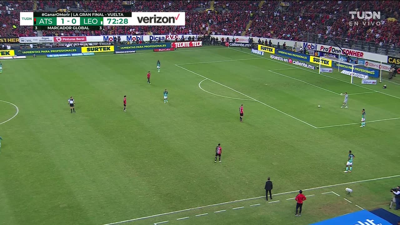 ¡TIRO ATAJADO! disparo por Diego Barbosa.