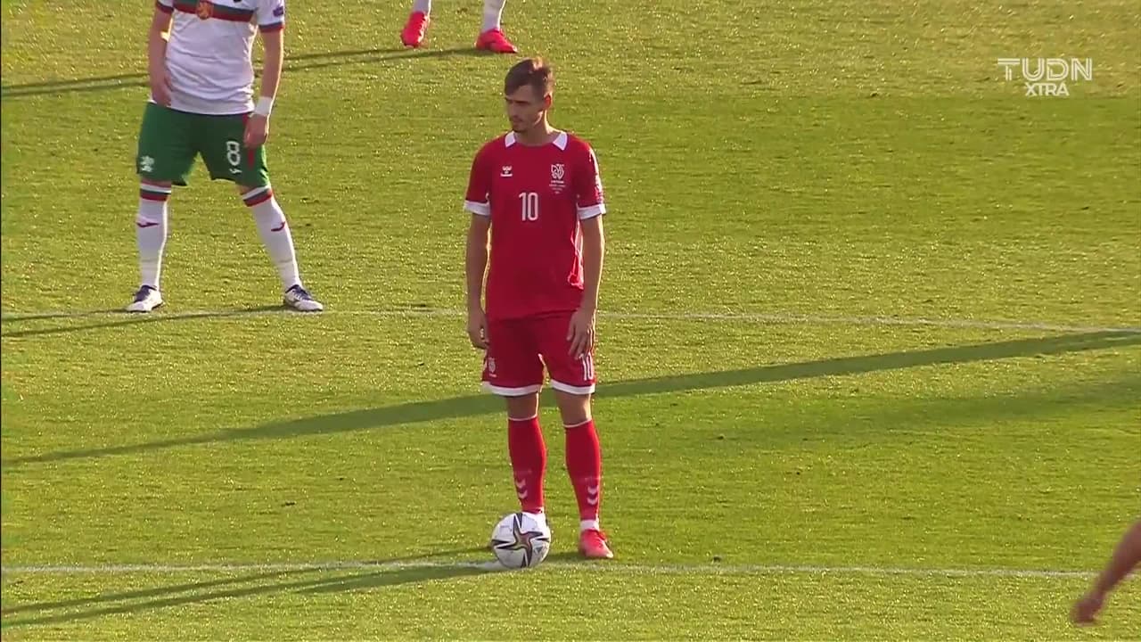 Arranca el partido y la pelota está en juego.