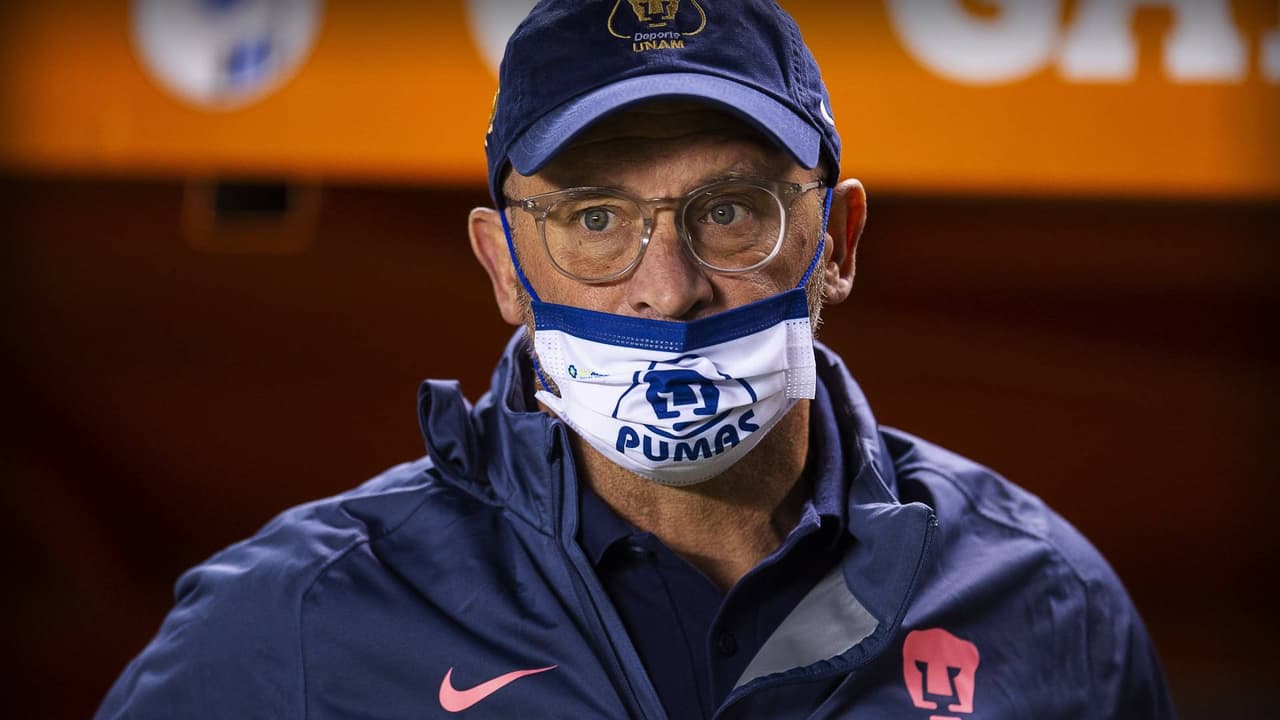 Andrés Lillini, estratega de Pumas lamenta la lesión de Marco García más que la expulsión de Mozo.