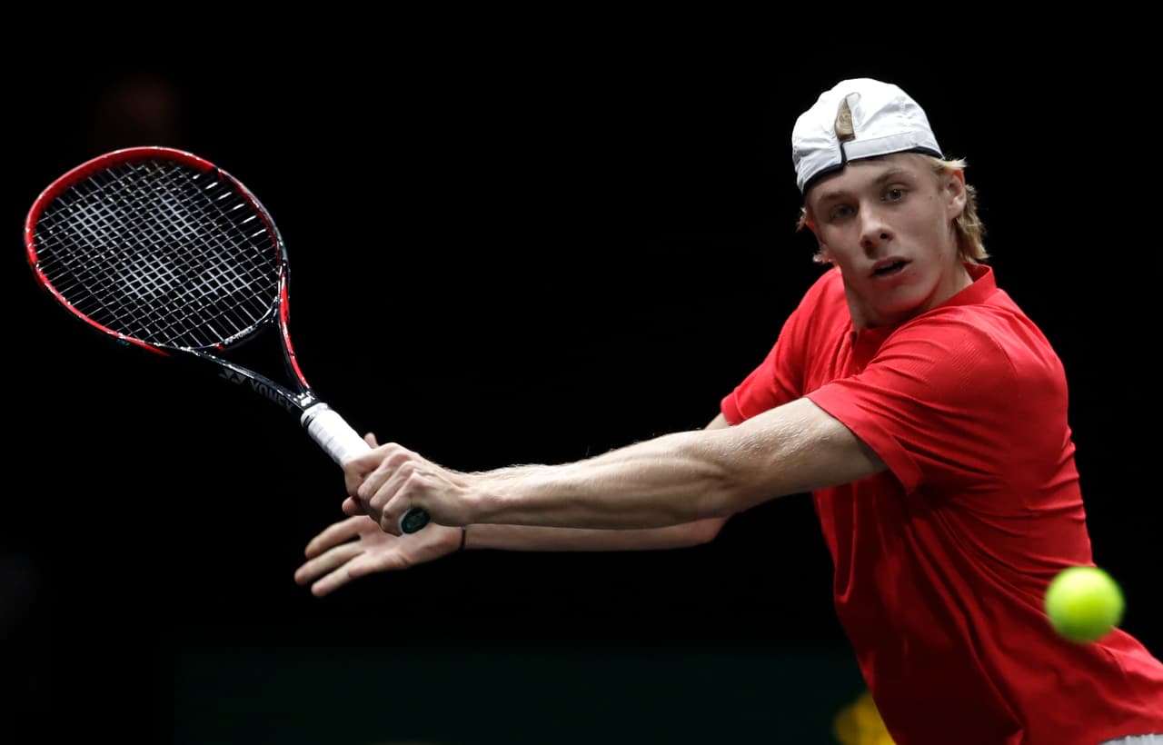 7-6 (7-3) ganó el primer set Zverev para los locales, ante un Shapovalov que vendía cara su derrota.