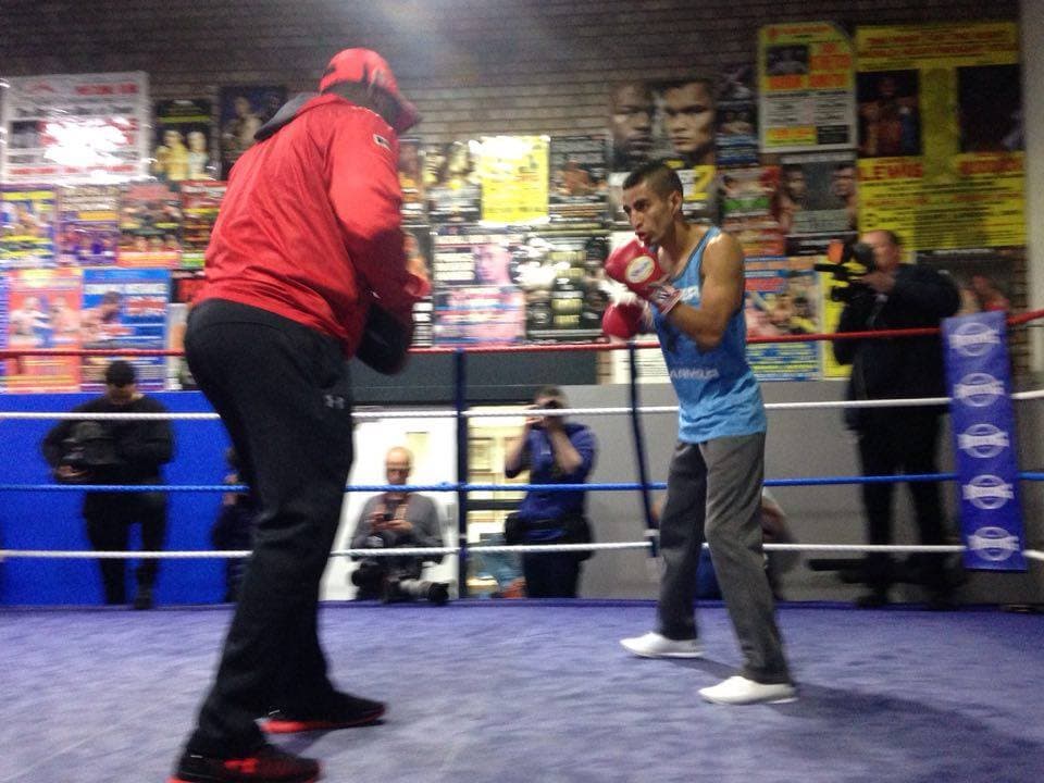 Iván 'Niño Maravilla' Morales enseñó sus armas en Gales con las que piensa derrotar a Lee Haskins y convertirse en campeón mundial gallo FIB.