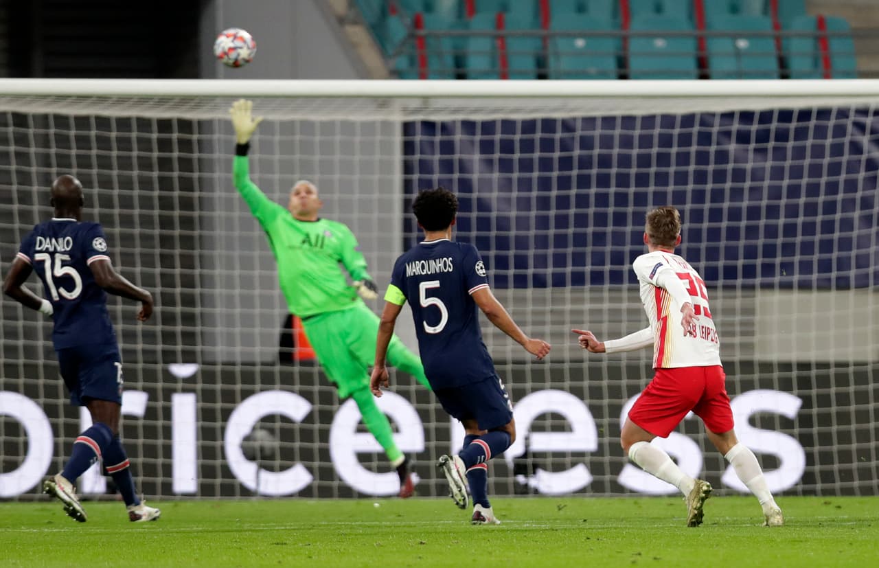 Los pupilos de Nagelsmann derrotaron 2-1 a los de Tuchel en la justa europea. | Di María (6’) abrió el marcador muy pronto en el partido. Nkunku (41’) emparejó los cartones y, cobrando penal, Forsberg (57’) dio la vuelta al juego. Se volverán a enfrentar en Francia la J4 de la Champions.