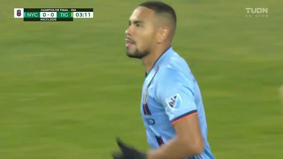 Tiro desviado de Alexander Callens