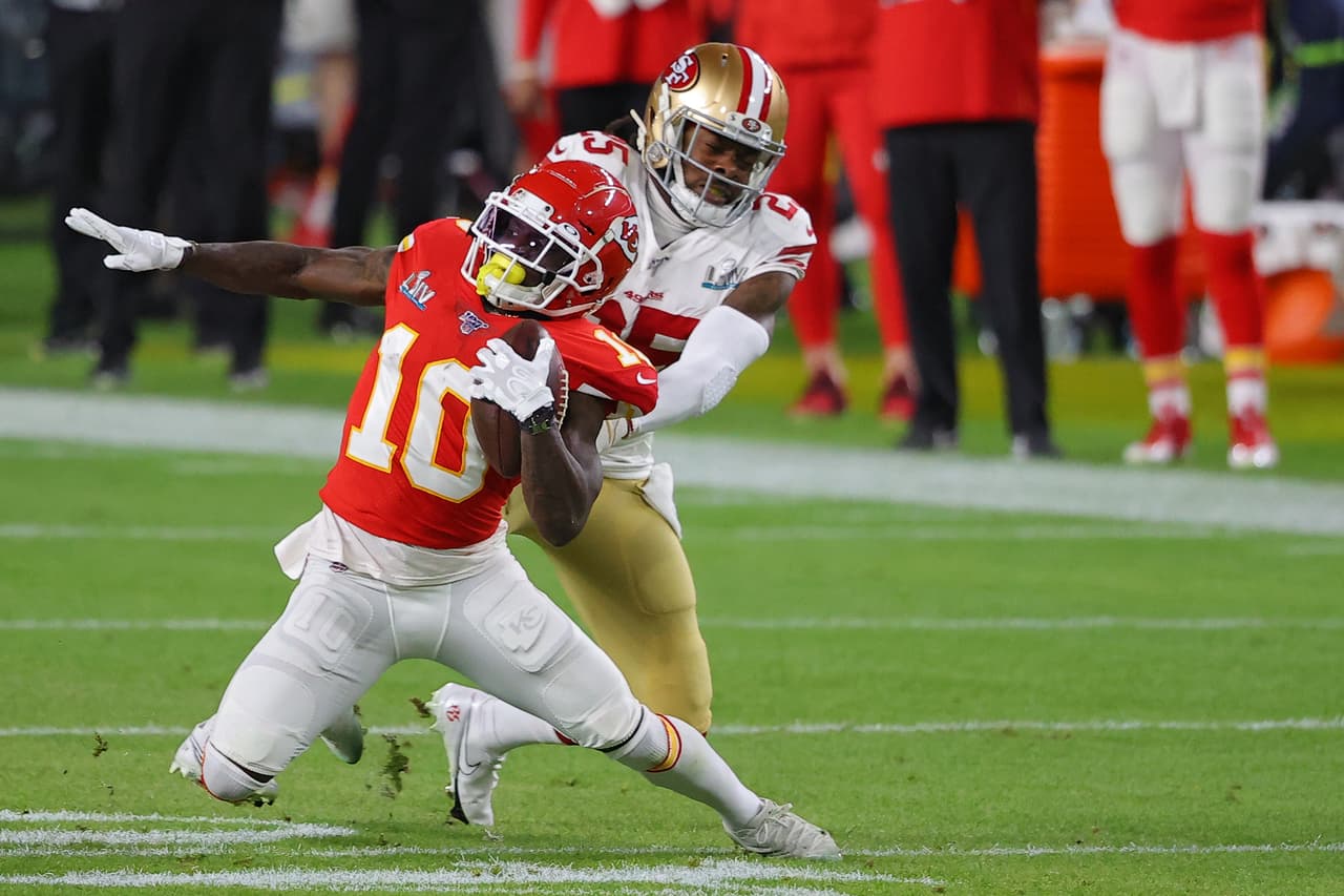 Tyreek Hill tuvo 4 recepciones y 40 yardas en la primera mitad.