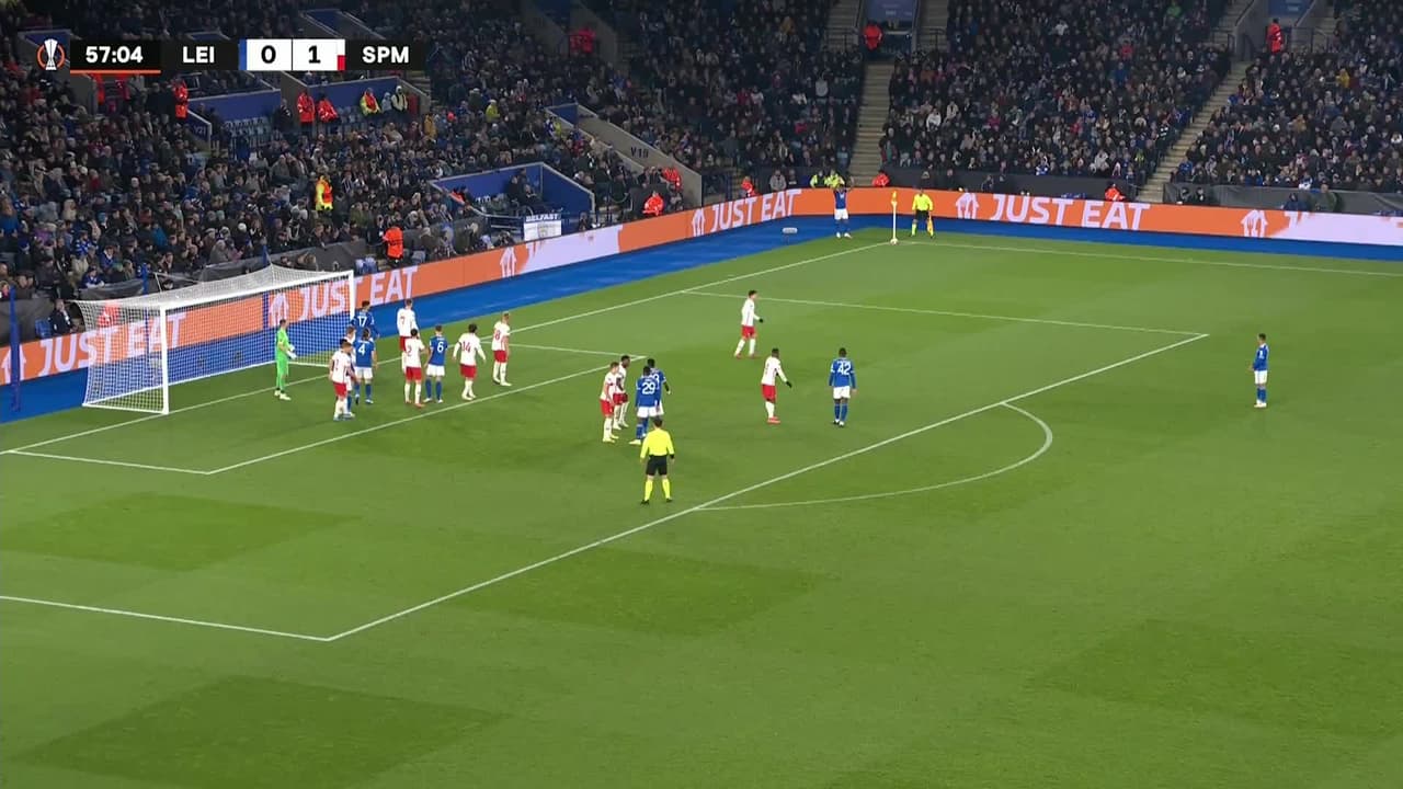 ¡GOL!  anota para Leicester City. Daniel Amartey