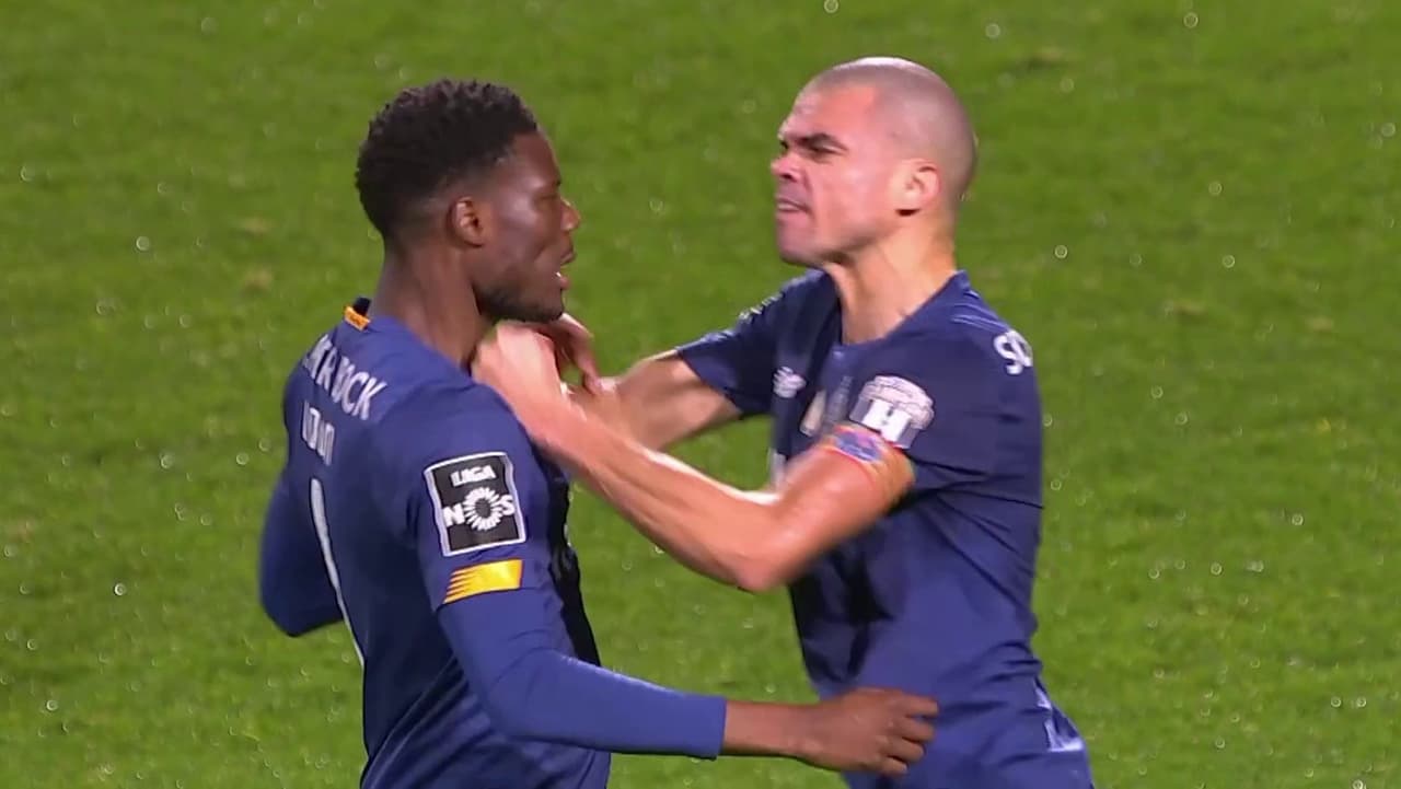 Compañeros de Tecatito Corona al borde de los golpes