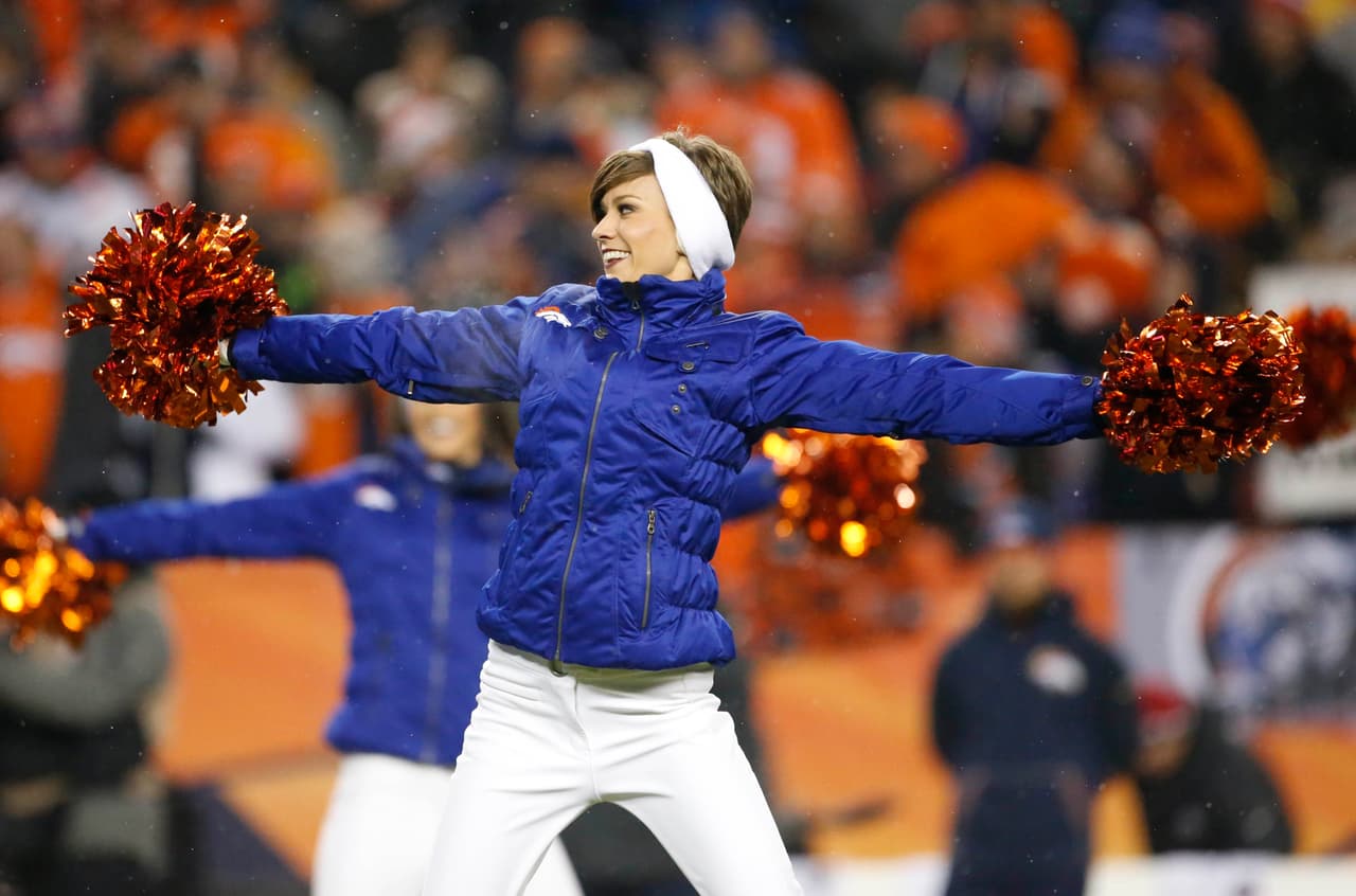 Cada una de ellas deleitó a los fans de la NFL con su belleza y carisma, checa las mejores tomas de las cheerleaders de la NFL en la Semana 12.