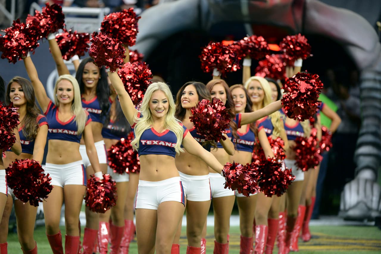 Cada una de ellas deleitó a los fans de la NFL con su belleza y carisma, checa las mejores tomas de las cheerleaders de la NFL en la Semana 12.