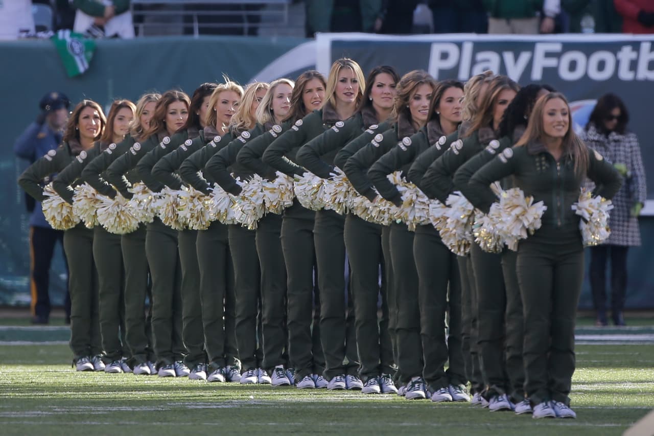 Cada una de ellas deleitó a los fans de la NFL con su belleza y carisma, checa las mejores tomas de las cheerleaders de la NFL en la Semana 12.