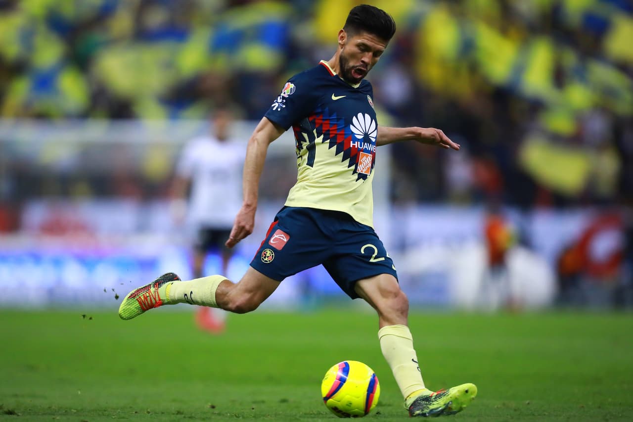 Para todos es bien recordado que desde Santos Laguna antes de pasar al América, 'el Cepillo' Oribe Peralta estuvo negociando su vínculo con Chivas. El final ya lo conocemos.