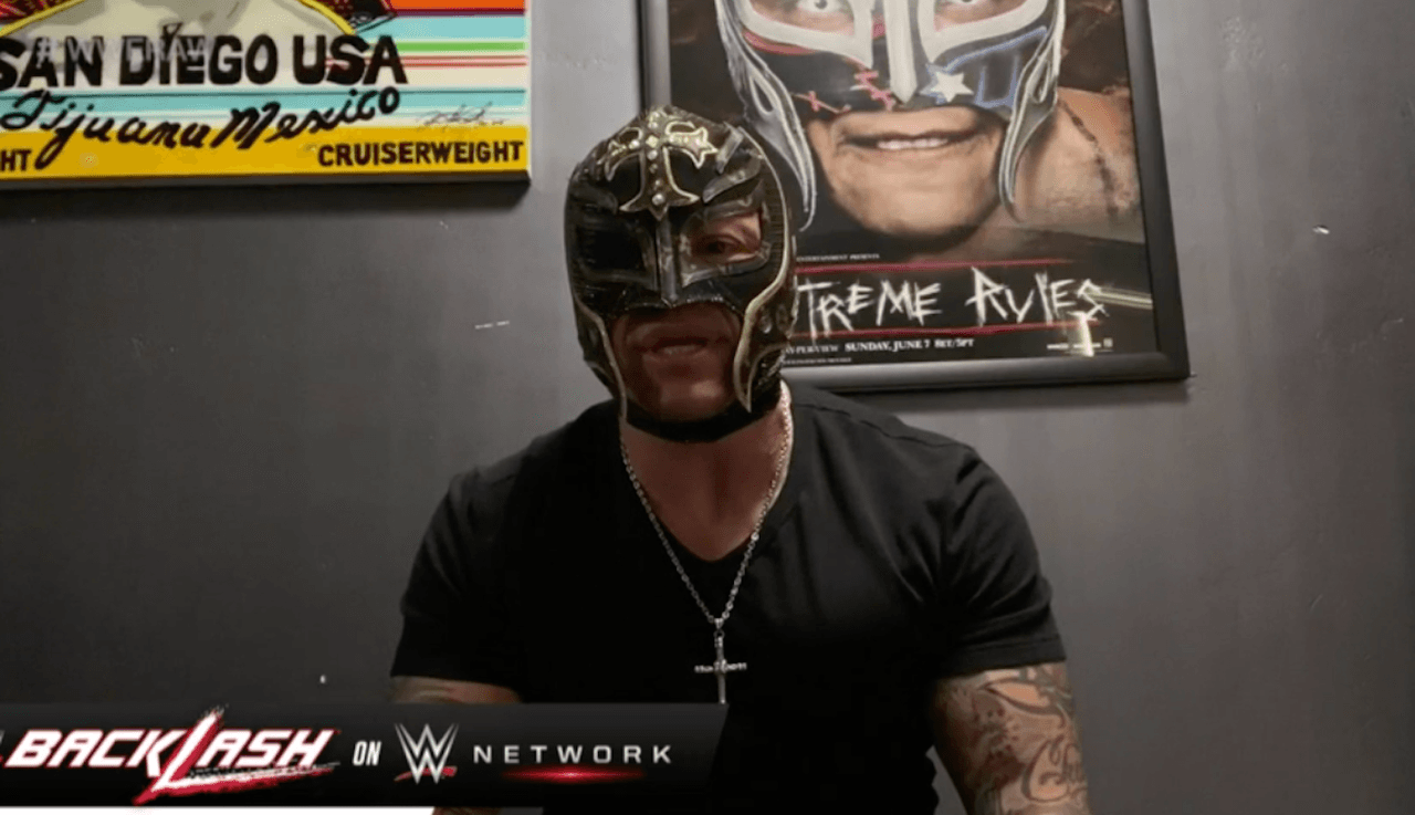 Rey Mysterio amenaza con hacerle la vida un infierno a Seth Rollins