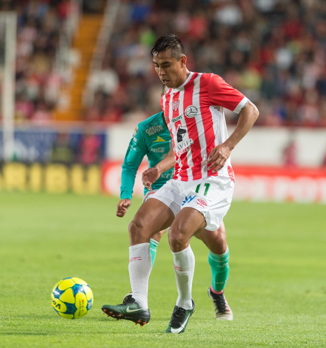 A los 30 minutos del partido entre Necaxa y León, Jesús Isijara le ganó el balón a un defensa y meció las redes, pero el árbitro marcó una supuesta falta y no validó el tanto cuando todo había sido legal.