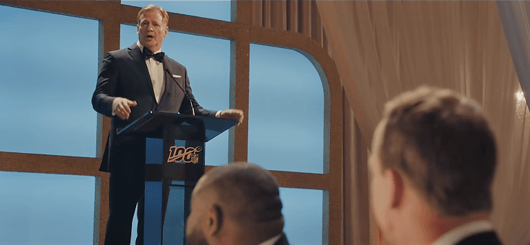 Primero, cabe decir que más de 40 jugadores y exjugadores de la NFL aparecieron en este comercial llamado “The 100-Year Game", que se lanzó durante el medio tiempo del Super Bowl 53.