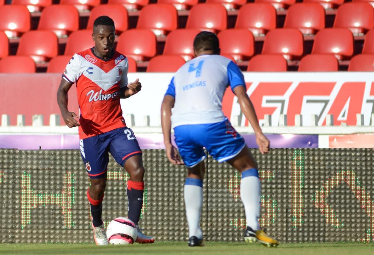 Las emociones no se hicieron esperar. En los primeros minutos Puebla tuvo una clara en los pies de Angulo.