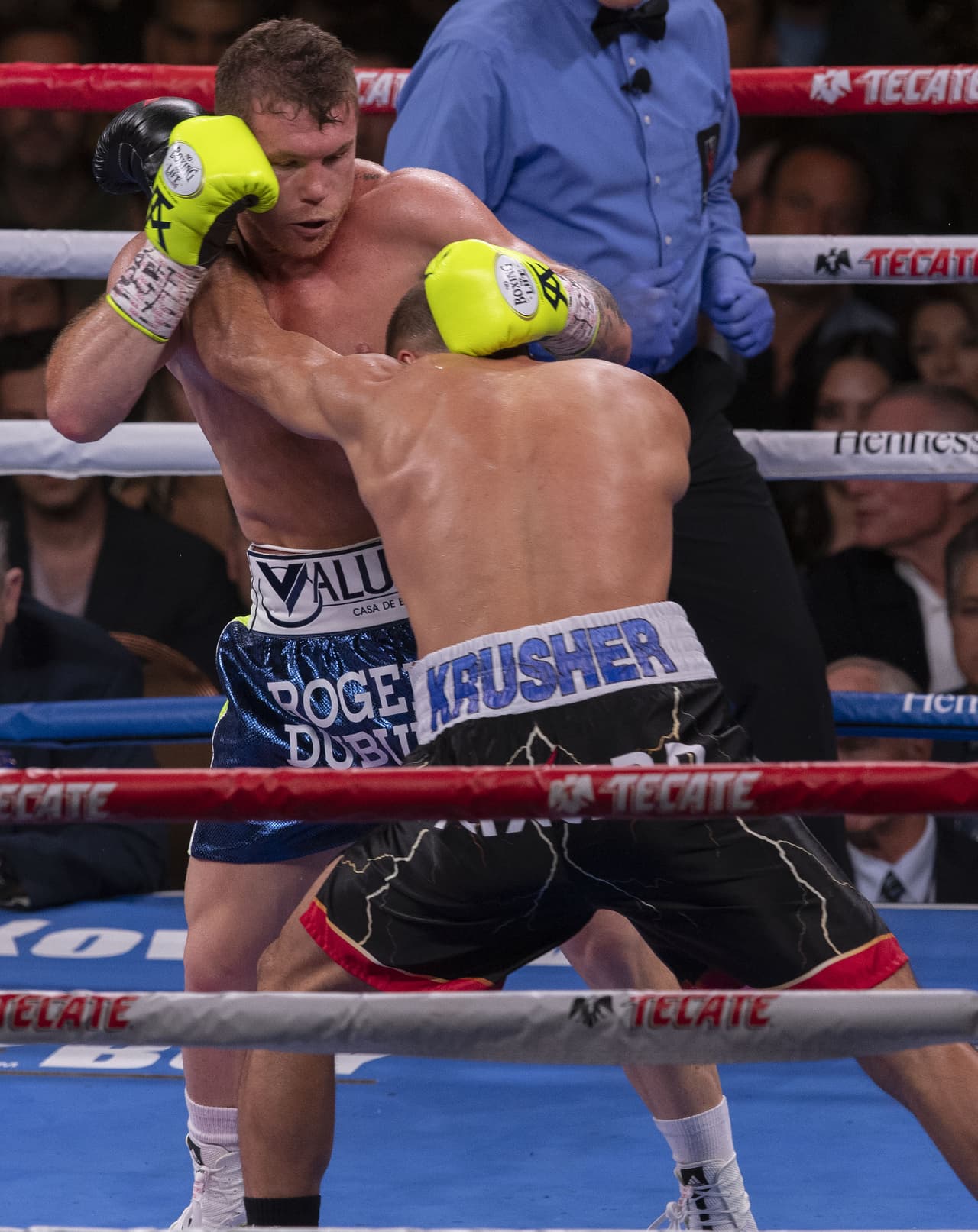 Kovalev buscó al 'Canelo' y estuvo cerca de conectarlo.