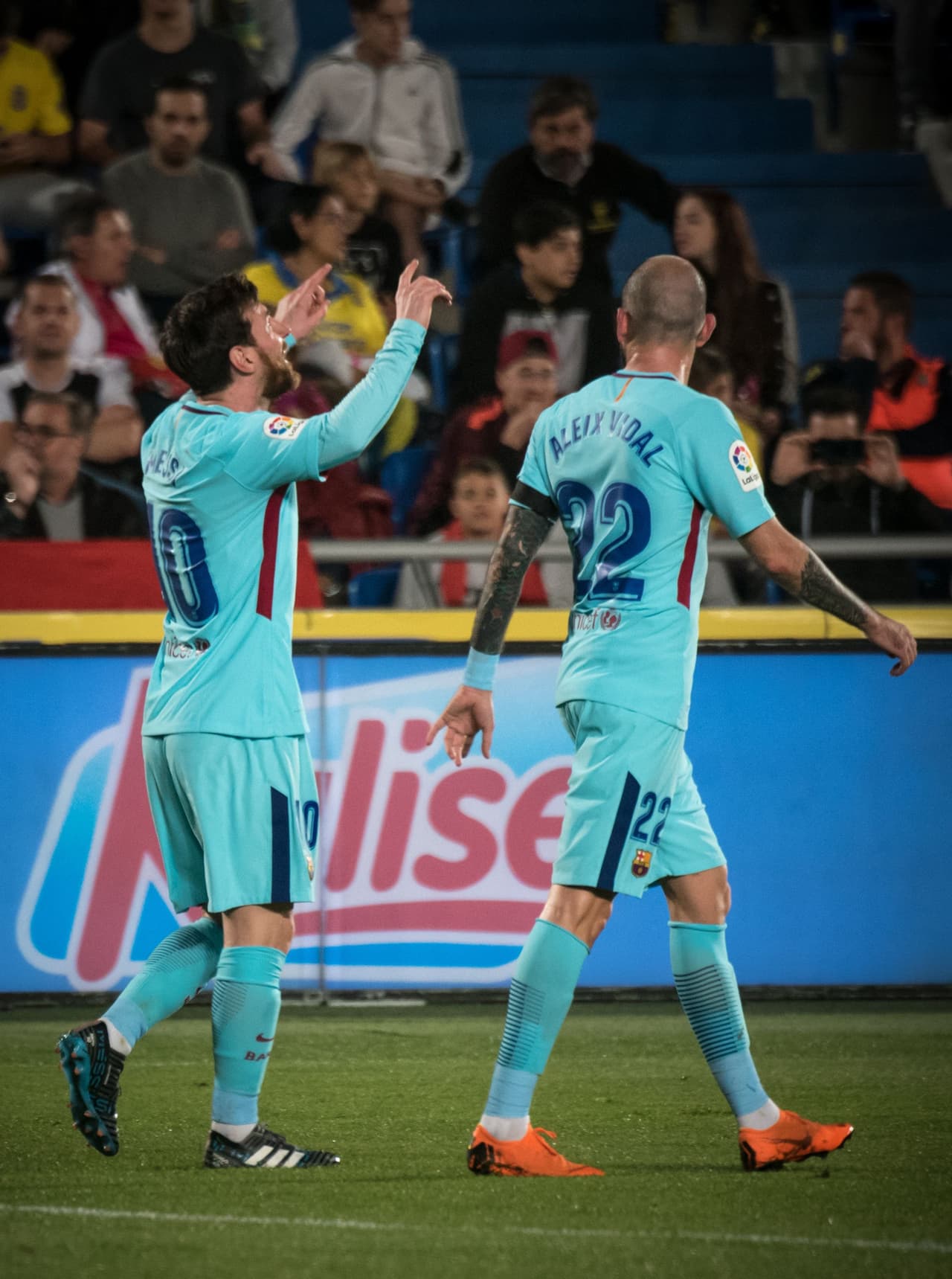 Al minuto 21, 'La Pulga' ratificó su papel de figura y marcó un golazo de tiro libre, inatajable para su compatriota.