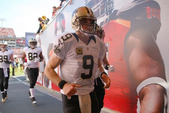 Es difícil sugerir que Brees es un jugador en descenso cuando superó la marca de las 5,000 yardas por pase en tres de sus cuatro últimas temporadas (y le faltó sólo 48 yardas para tener las cuatro temporadas con esa marca). Los números sugieren que el QB de 36 años de edad aún es de los mejores en el negocio, pero la falta de armas en el perímetro de los Saints podría poner en jaque a Brees de jugar al nivel que estamos acostumbrados a verlo..