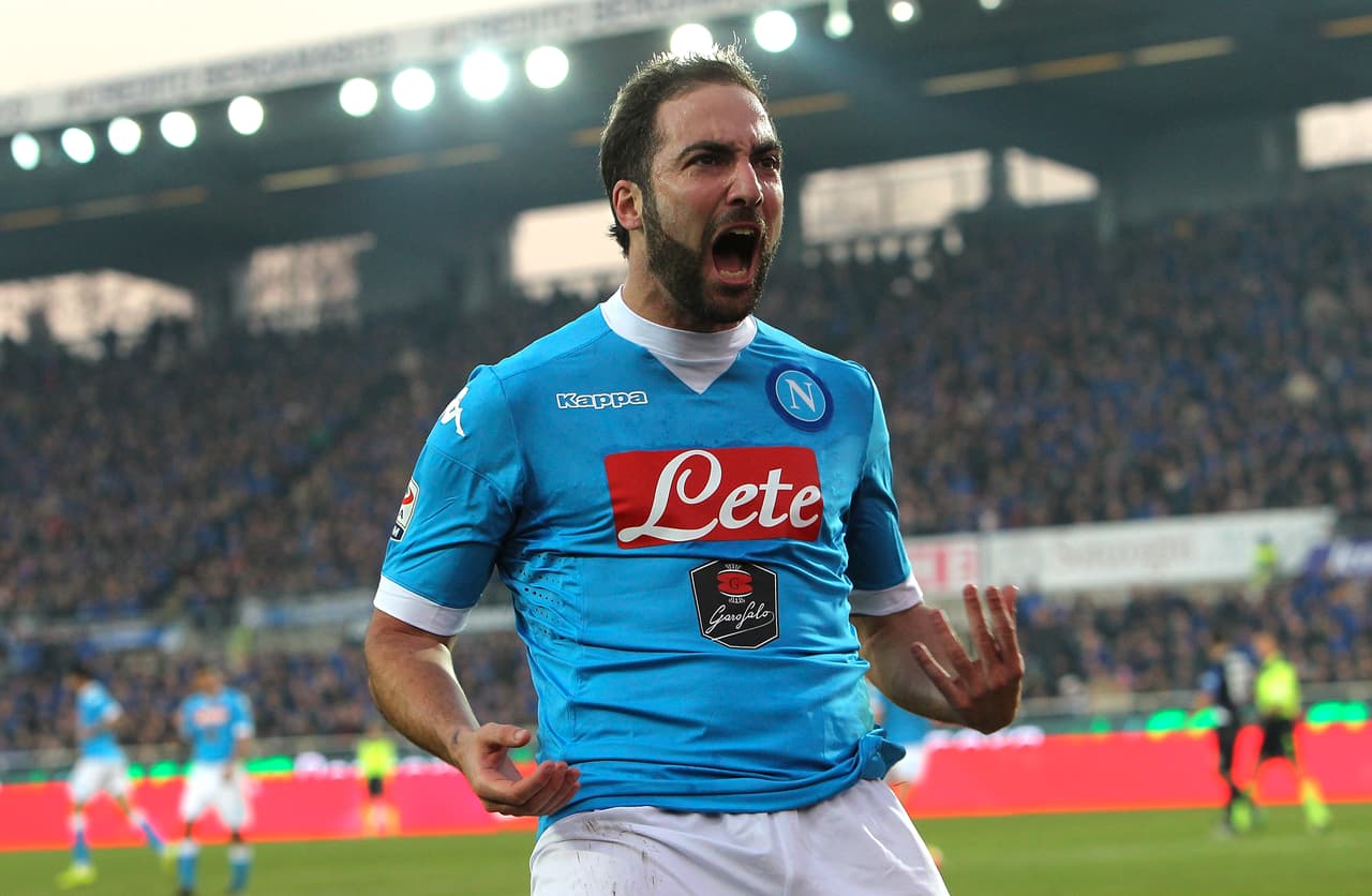 'Pipita' jugó tres temporadas en el Napoli, luego de llegar proveniente del Real Madrid.