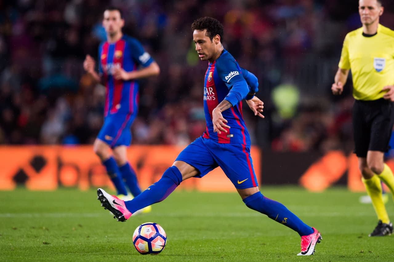 Neymar (F.C. Barcelona) - La figura del fútbol brasileño jugó por primera vez de forma profesional en el 2009 con apenas 17 años con el Santos. Un año después llegó su debut con la selección de su país. Se dice que será el heredero de Messi/Cristiano como el mejor del mundo.