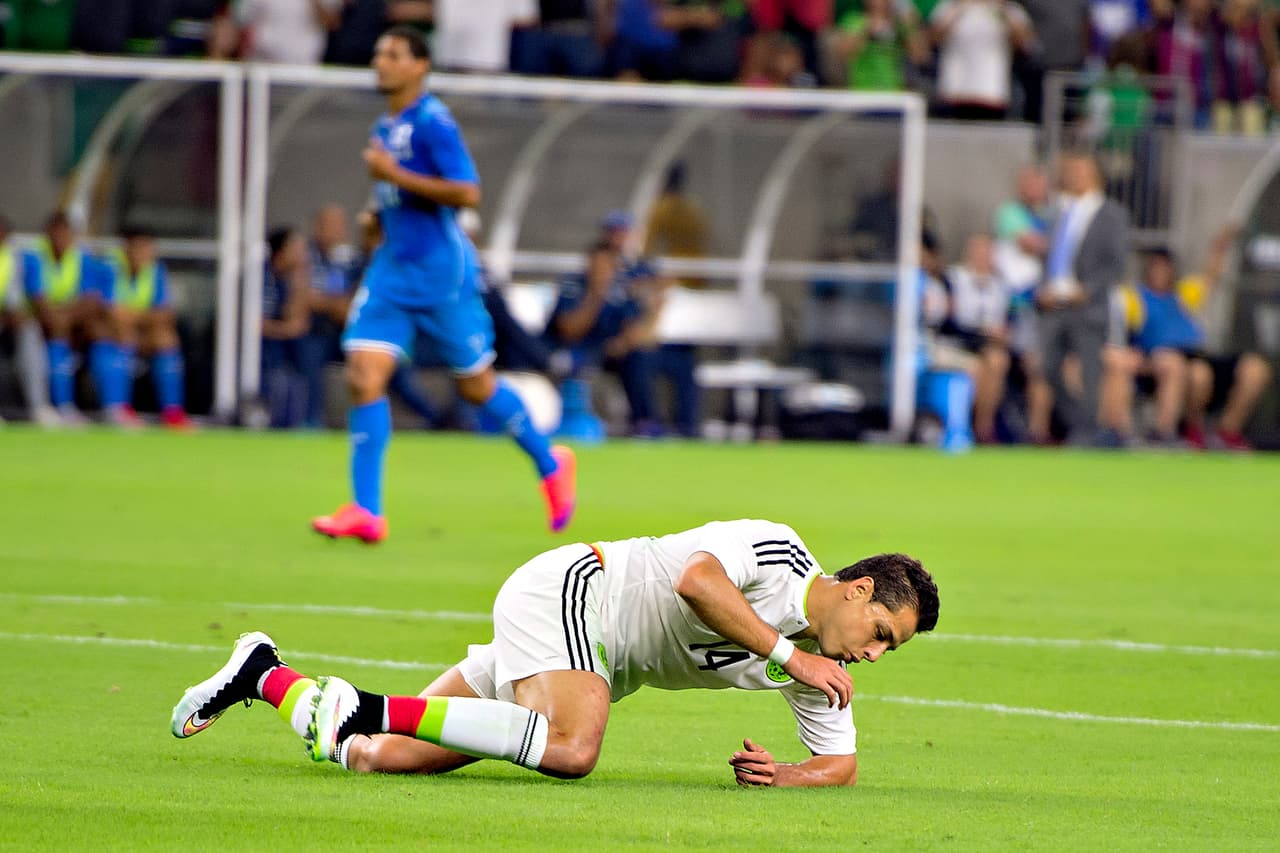 La ausencia más dolorosa para México es la de Javier Hernández, era la carta fuerte al ataque pero una lesión en la clavícula le obliga a tener que observar el torneo por tv.