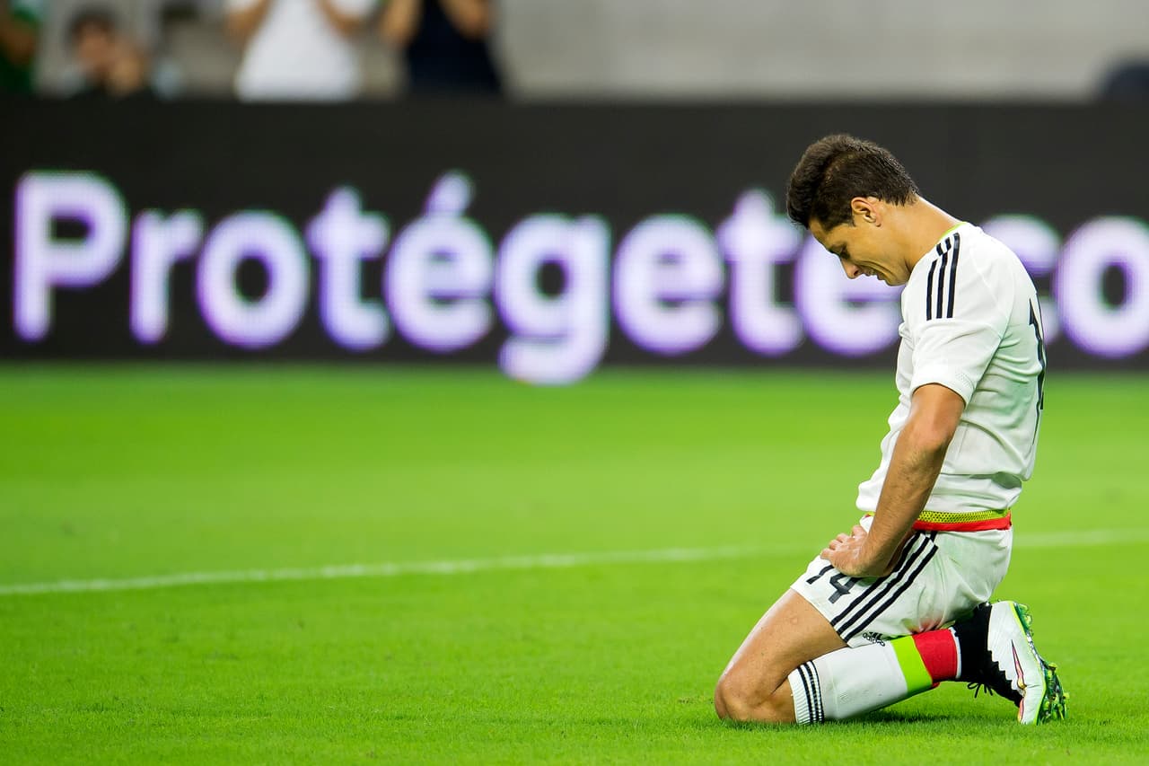 Chicharito no sólo no estará con México sino que complicó una posible transferencia a la MLS o la Juventus como se especulaba y su futuro se encuentra en el aire.