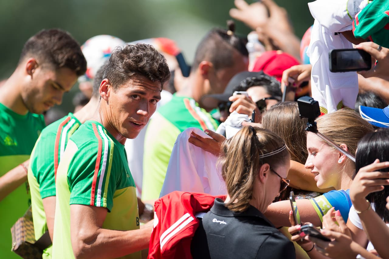 A pesar de perderse la Copa Oro, Moreno sigue estando considerado como una de las opciones del AC Milán par ala próxima campaña, pero por el momento el Tri tiene un auténtico caos en la parte baja.