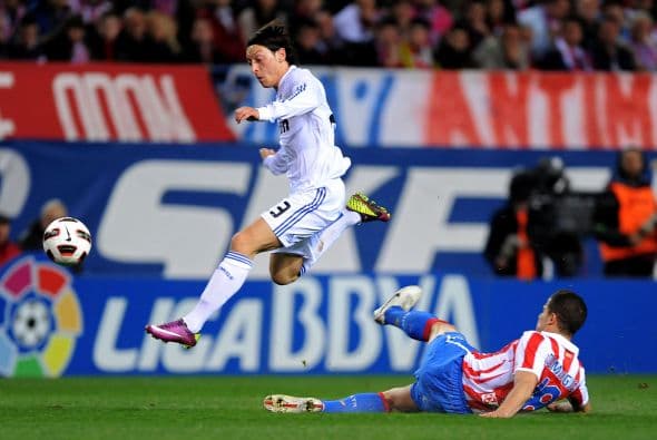 Mesut Özil enmudeció al Vicente Calderón con la segunda anotación.