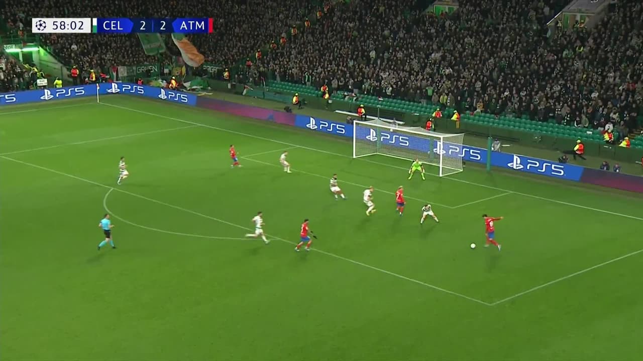 ¡TIRO ATAJADO! disparo por Álvaro Morata.