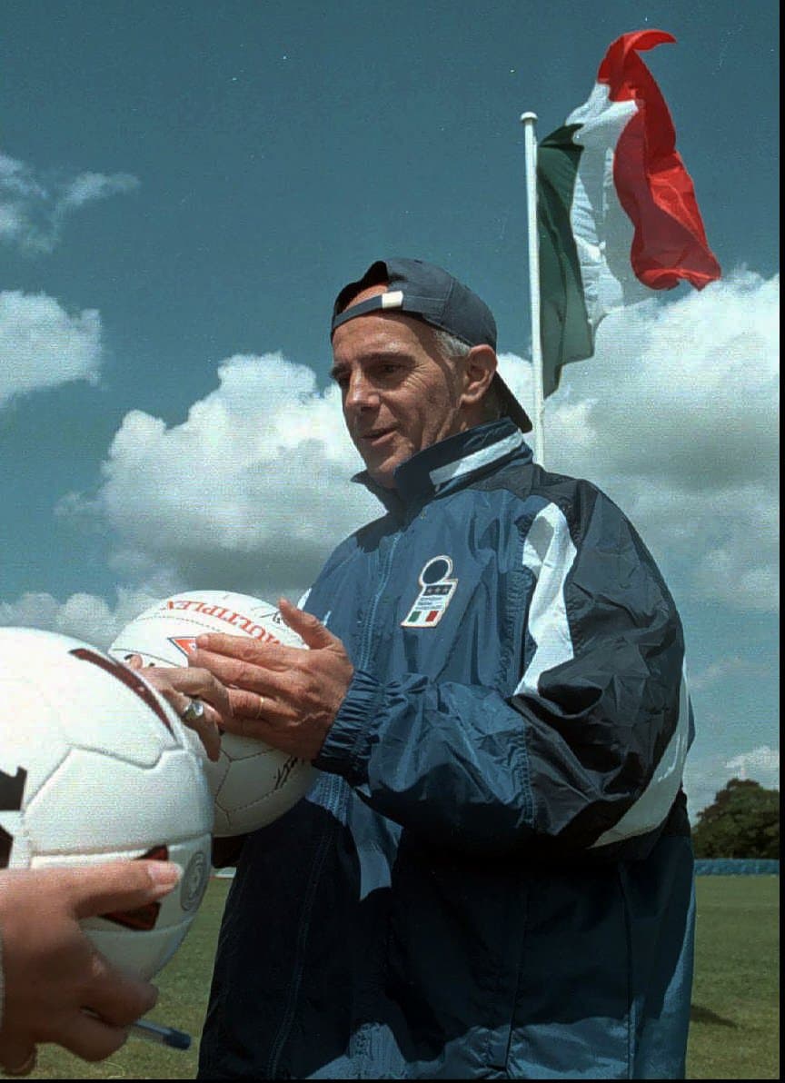 El entrenador italiano Arrigo Sacchi es parte de los investidos internacionales.