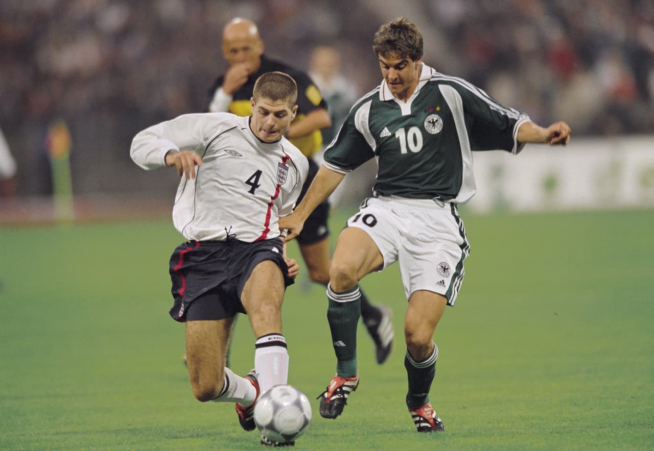 Alemania tenía jugadores muy jóvenes, como Deisler, y jugadores muy viejos, como Lothar Matthaus. No había jugadores 'sándwich' para equilibrar juventud con experiencia.