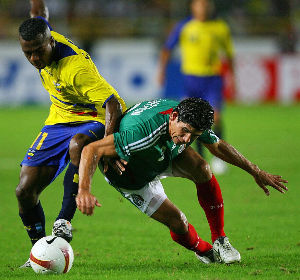 Ecuador fue el siguiente rival de los verdes en el Grupo B y de nueva cuenta se sacó una victoria de mérito.
<br>Nery Castillo, otra vez, y Omar Bravo fueron los autores de los goles por el Tri, el tanto del rival lo marcó Edison Méndez.