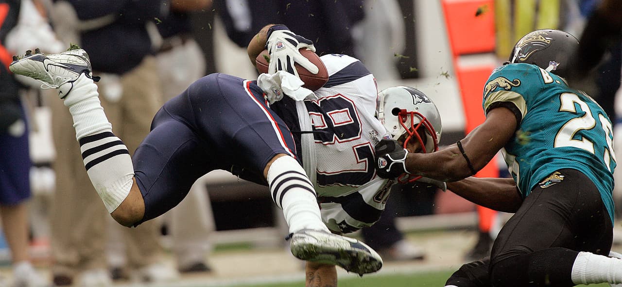 Caldwell, quien también jugó béisbol, fue seleccionado por los Cincinnati Reds de la MLB en 1998, eligió jugar futbol americano para Florida. En tres temporadas con los Gators, atrapó 141 pases para 2,088 yardas y 18 touchdowns.