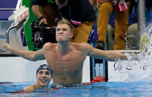 El kazako Dmitriy Balandin sorprende y se alza con el oro en el 200 pecho