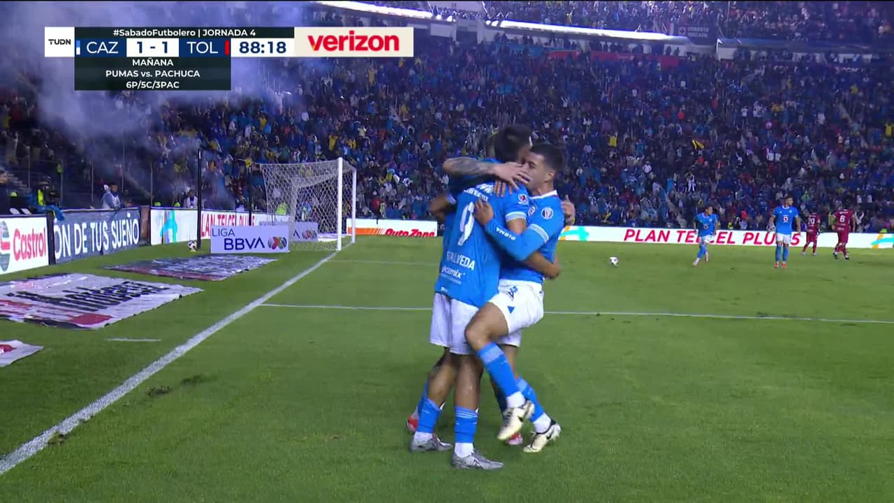 ¡GOL!  anota para Cruz Azul. Ángel Sepúlveda